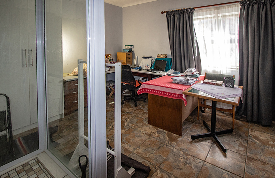 4 Bedroom Property for Sale in De Kelders Western Cape